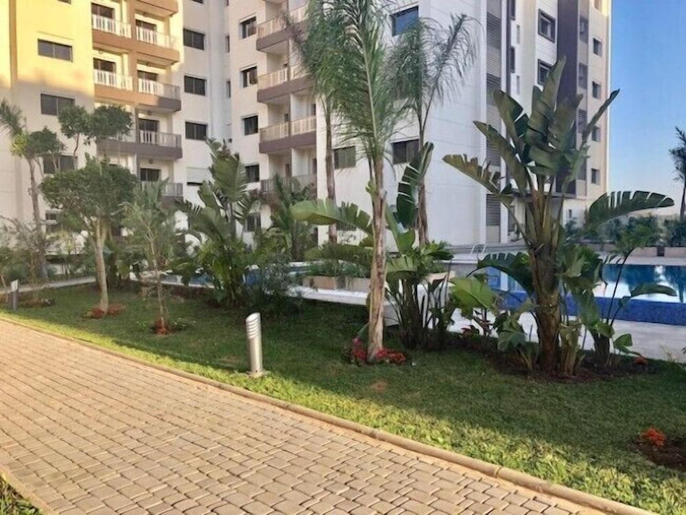 ستوديو فاخر في مطار الدار البيضاء حمام سباحة مكشوف