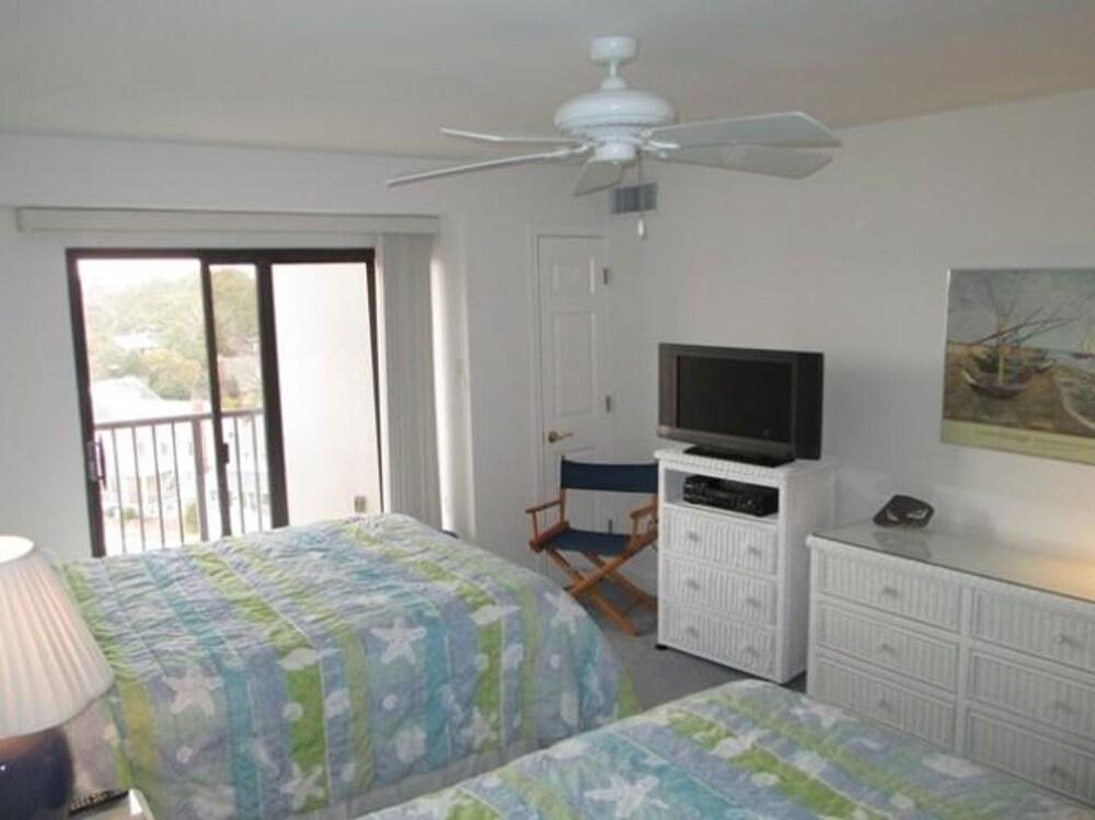 هينلوبين يونيت 610 باي لونج آند فوستر غرفة