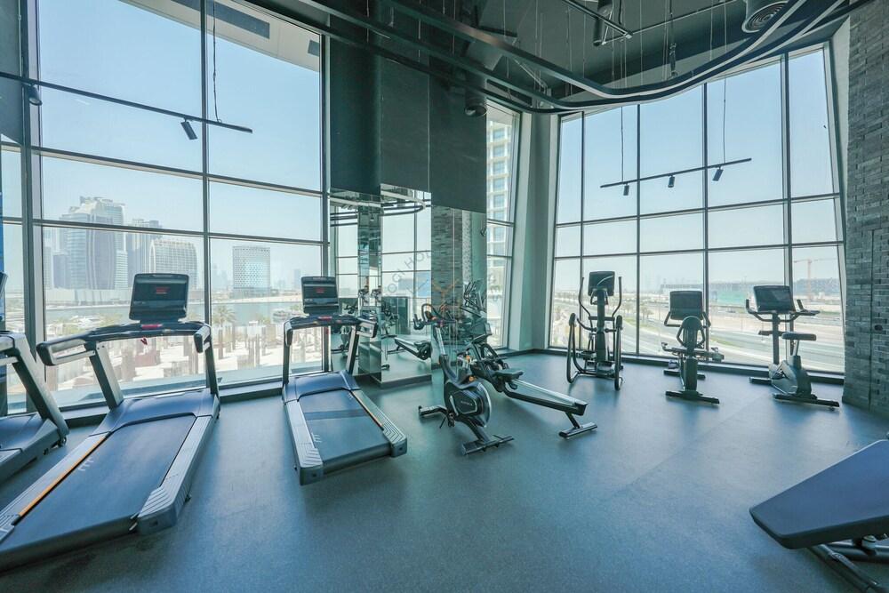 Yogi - Bright Apartment With Panoramic CityScape Views Gym