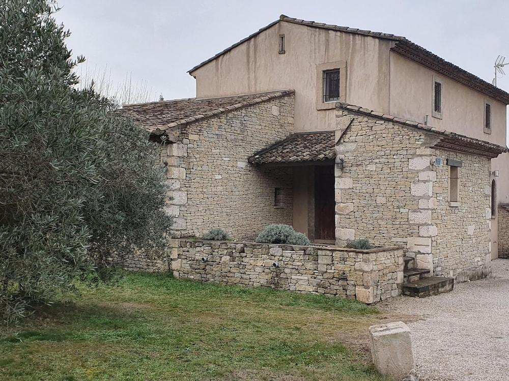 Simplistic Holiday Home in Orgon With Swimming Pool Featured Image