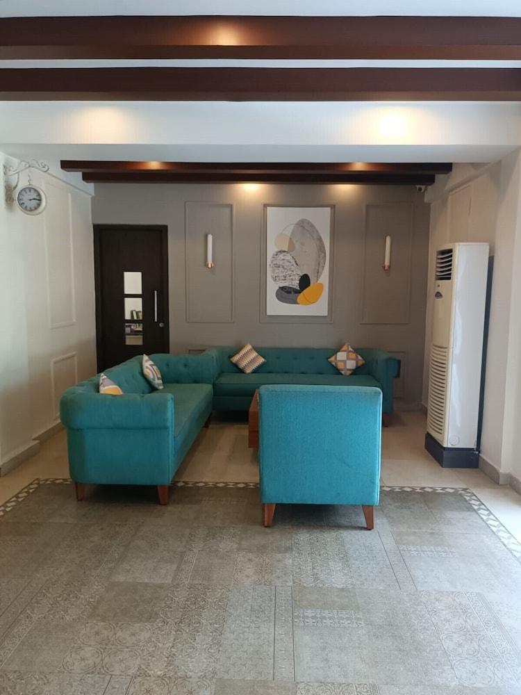 Diviyum Manor Reception