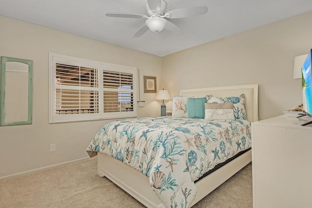 Cinnamon Cove #302 - 11170 Caravel Cir 2 Bedroom Apts by RedAwning Room