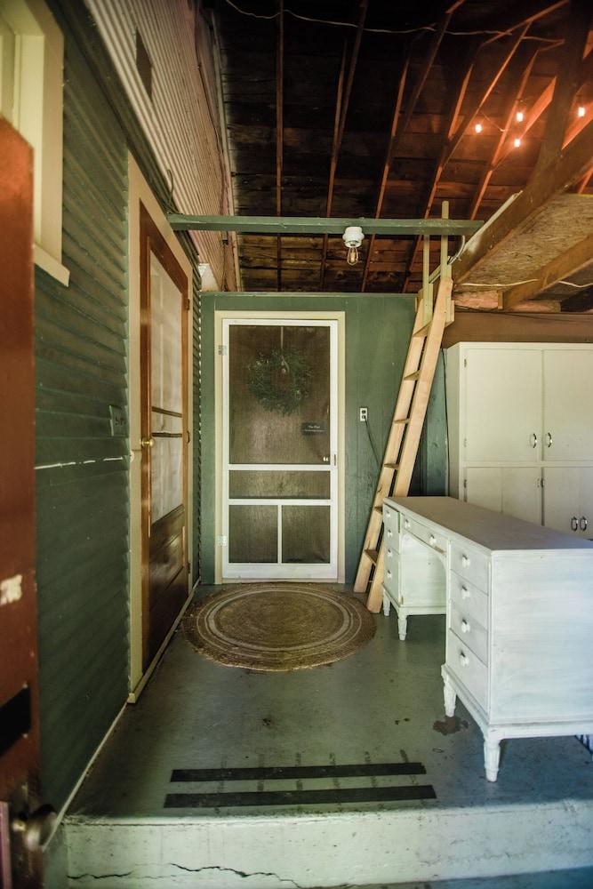 ذا فلات باي واندرلوست أبودس