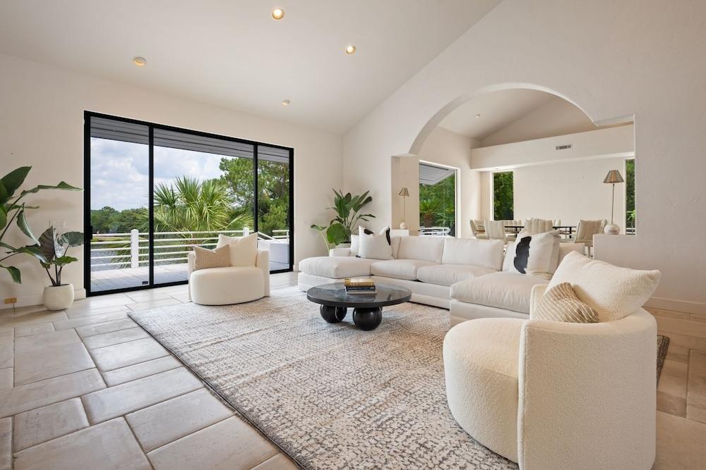 Beautiful House With Private Pool On The Water. 5 Bedroom Home by RedAwning