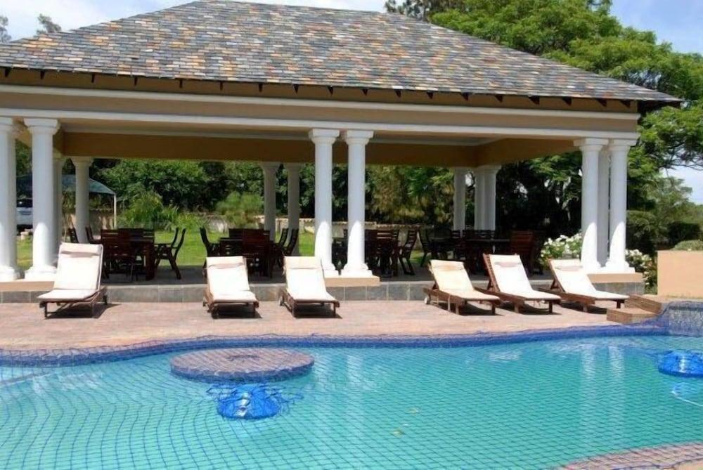 أتاشيه جيست لودج حمام سباحة مكشوف