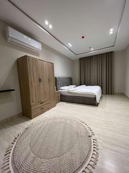 Elegant Apartment with Self Check-in | 5124 Bedroom