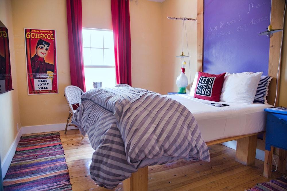 مترو هوتل آند كافيه غرفة