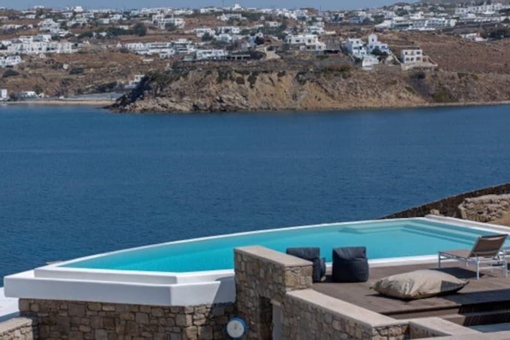 أورا فيلا برايفت بول غرفة