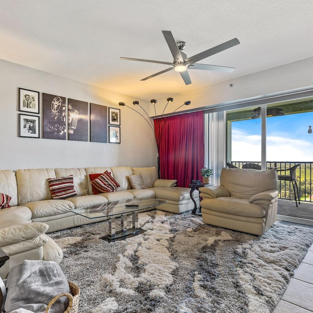 Gorgeous 3 2 Condo With Views of Fountain Contemporary Decor Ocean Walk Building 15-603 Room