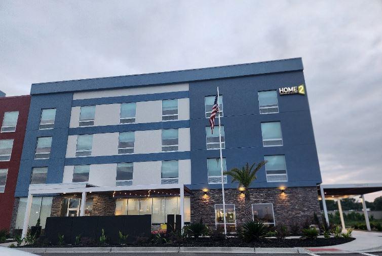 هوم 2 سويتس باي هيلتون هاينزفيل الصورة الأساسية