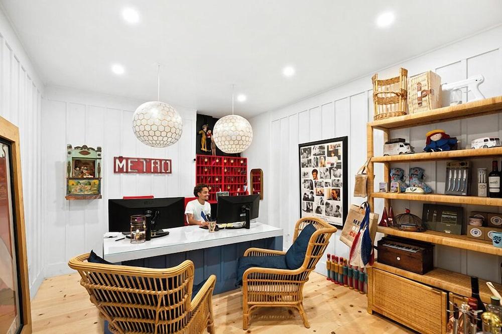 مترو هوتل آند كافيه منطقة الاستقبال