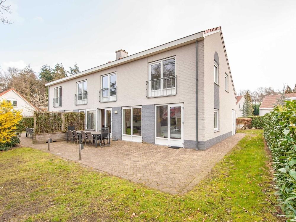 Luxurious Villa With ten Bathrooms, in Green Surroundings