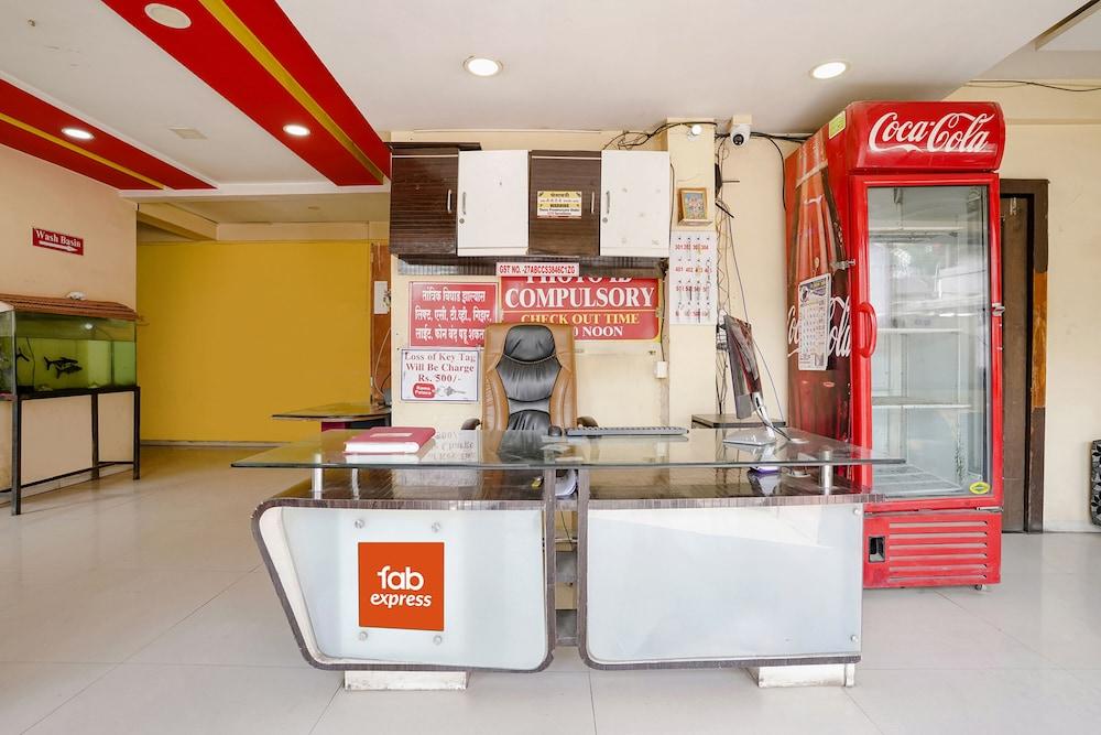 Fabexpress Rama Palace Reception