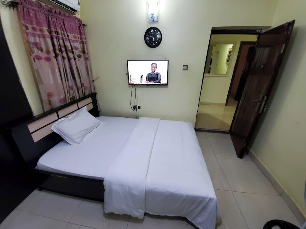 Stylish and Spacious 3bed Flat Shortlet Apartment Room