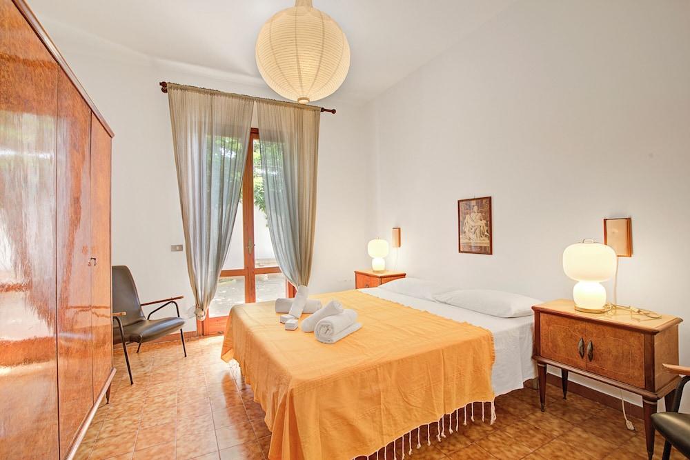 فيّا كارولينا سبيشوس ويذ جاردن غرفة