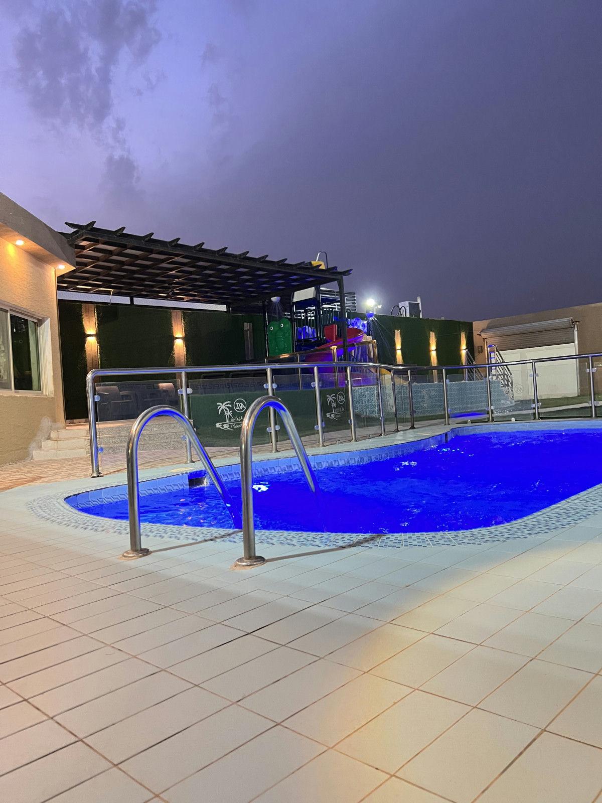 شاليه بتصميم جذاب وألعاب مائية | 4606 حمام سباحة