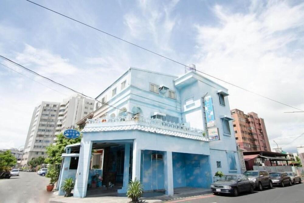Pure Sky and Cloud Hostel Exterior