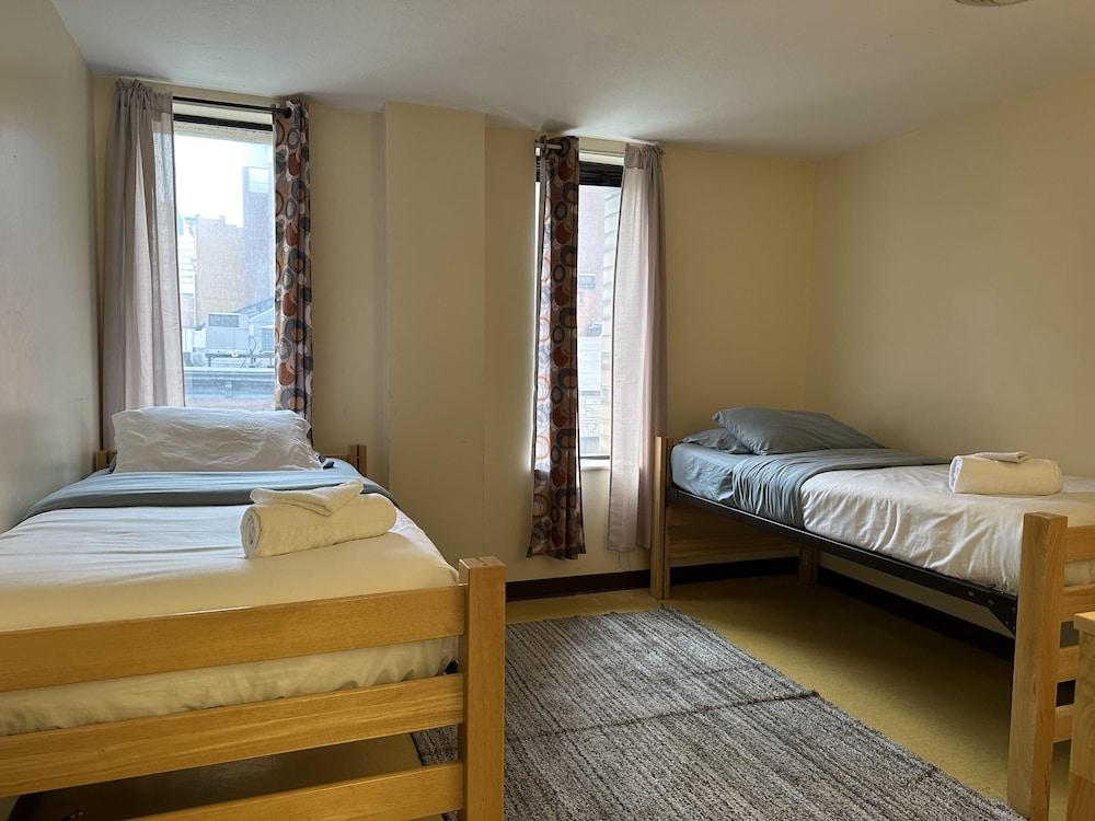 2 Bedroom Downtown Apt City Views Park Walk Room