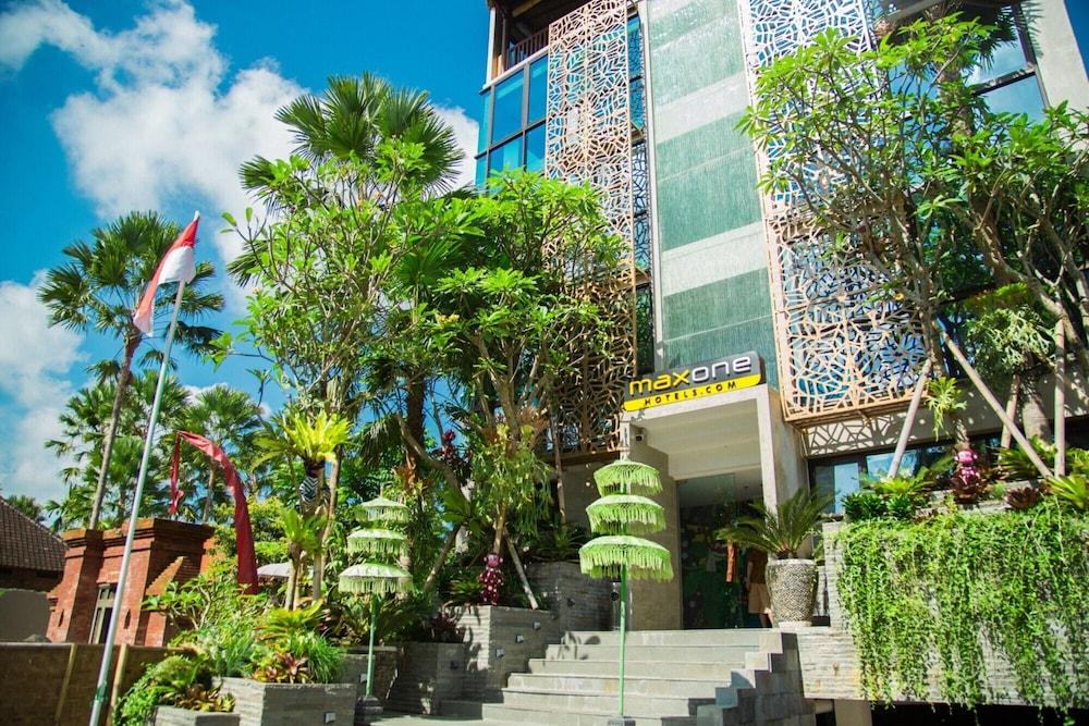 MaxOne Hotels at Ubud Exterior