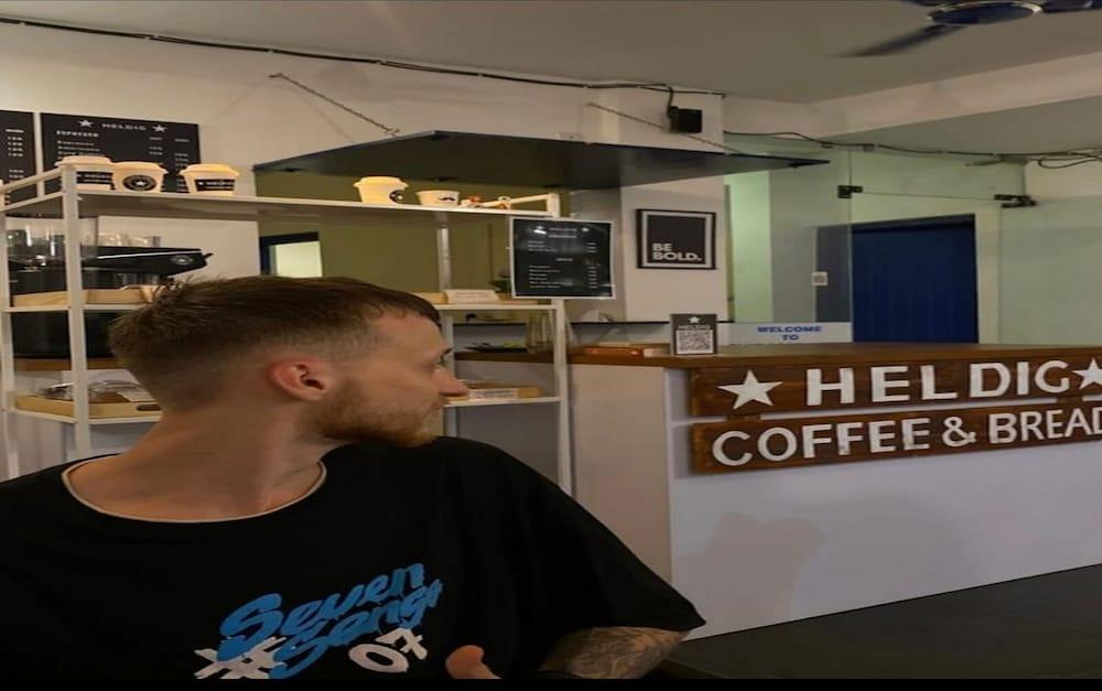 Blue Door Hotel Morjim