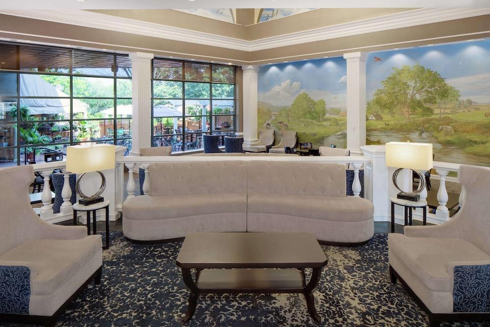 ديزموند هوتل مالفيرن، إيه دبل تري باي هيلتون الردهة