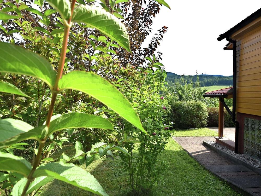 هوليداي هوم ويذ برايفيت جاردن المنطقة الخارجية