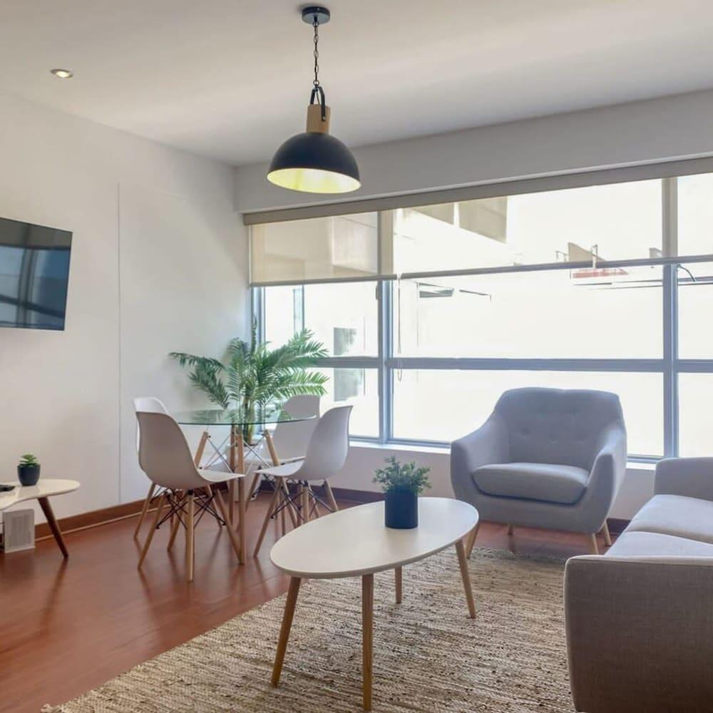 دبي اوتستاندن جي ي بد رو اون ميرافلوريز غرفة