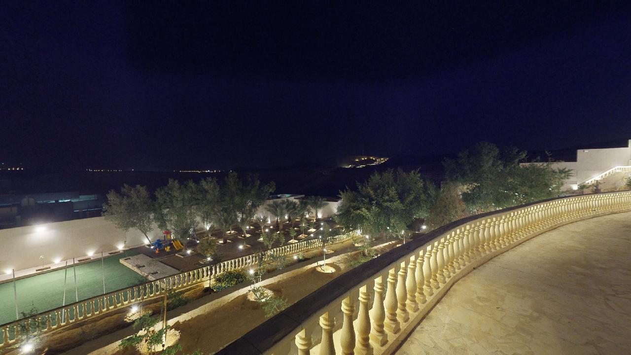 شاليه بتصميم فاخر وملعب كرة قدم |657