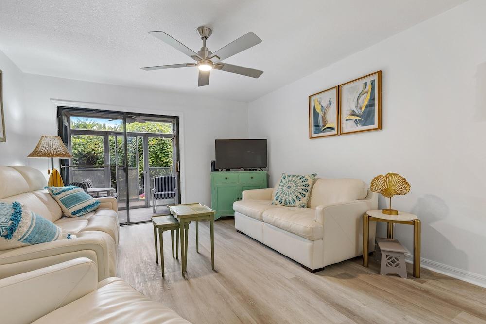 Beachside Gem Sea Woods Condo 153 - Close to Pool Beach Access Room