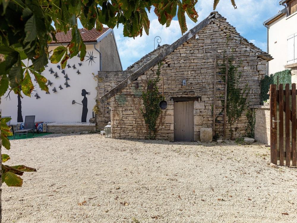 Charming Home in Molesme Exterior