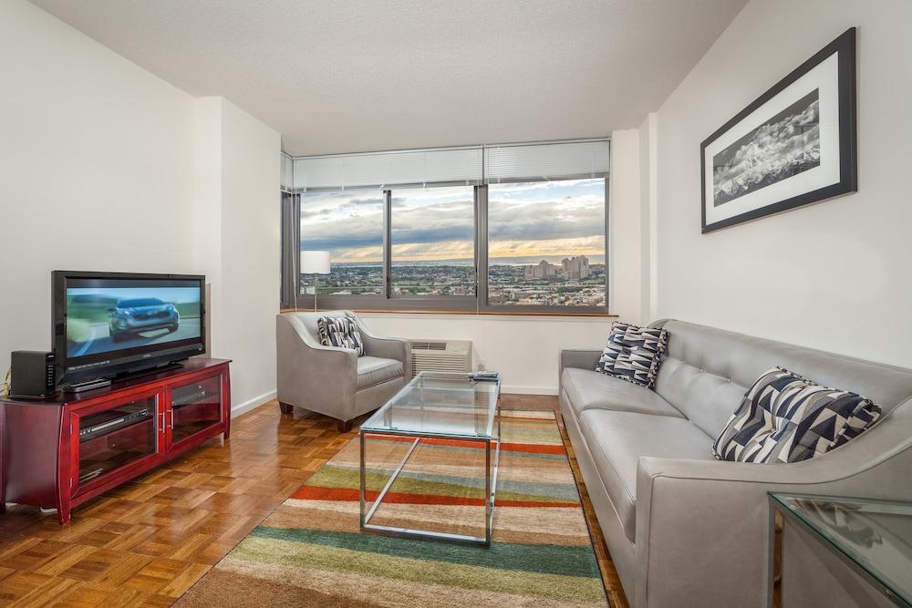 إيه بي إيه فيرنيشد أبارتمينتس موناكو غرفة معيشة