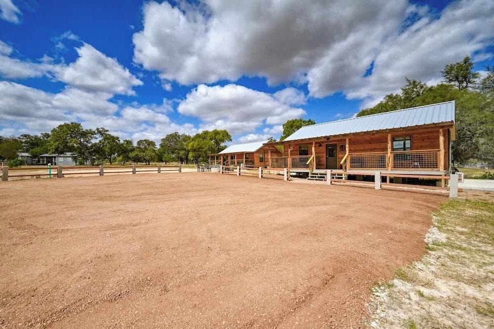 كابينة ريفية بموقد وشواية - على بعد 10 دقائق من الشارع الرئيسي المنطقة الخارجية