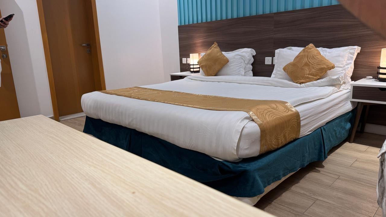 Elegant Chalet with Comfortable and Simple Furniture | 5675