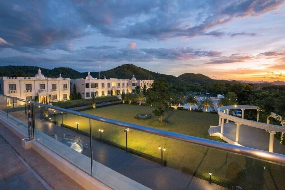Jupiter Trevi Resort and Spa Exterior