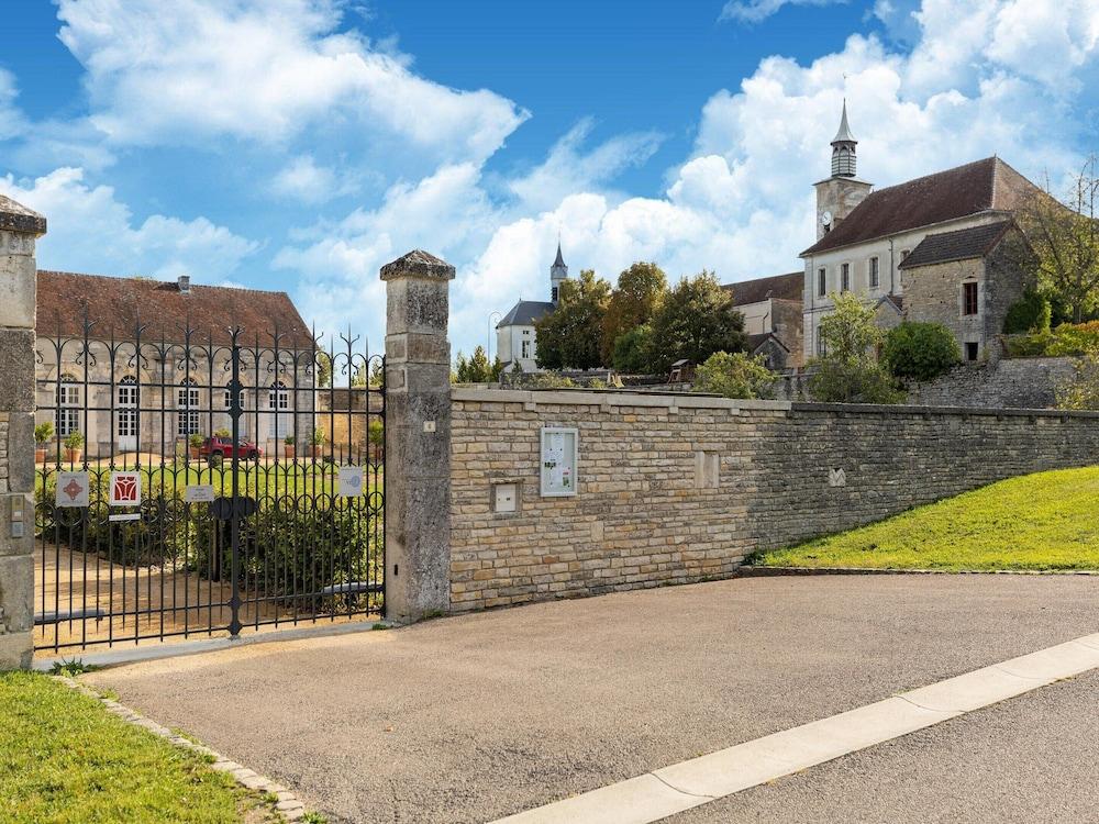 Charming Home in Molesme Exterior