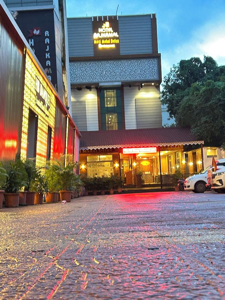 إتبي ب يا ٕرناشونال (ا يونيت أوف هوتل راكامال) الصورة الأساسية