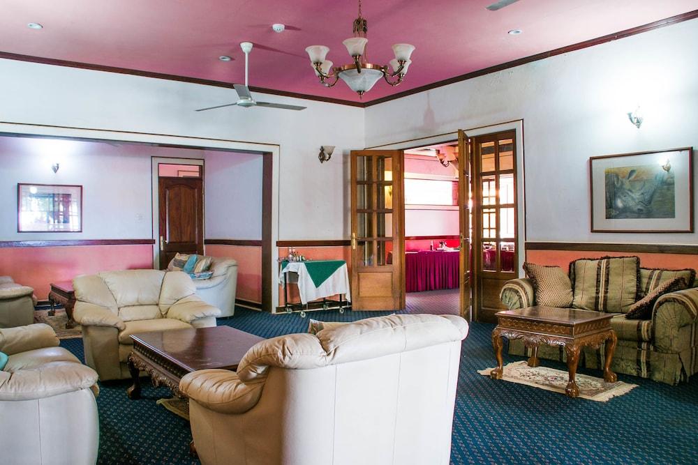 Islet Hotel Lobby Sitting Area