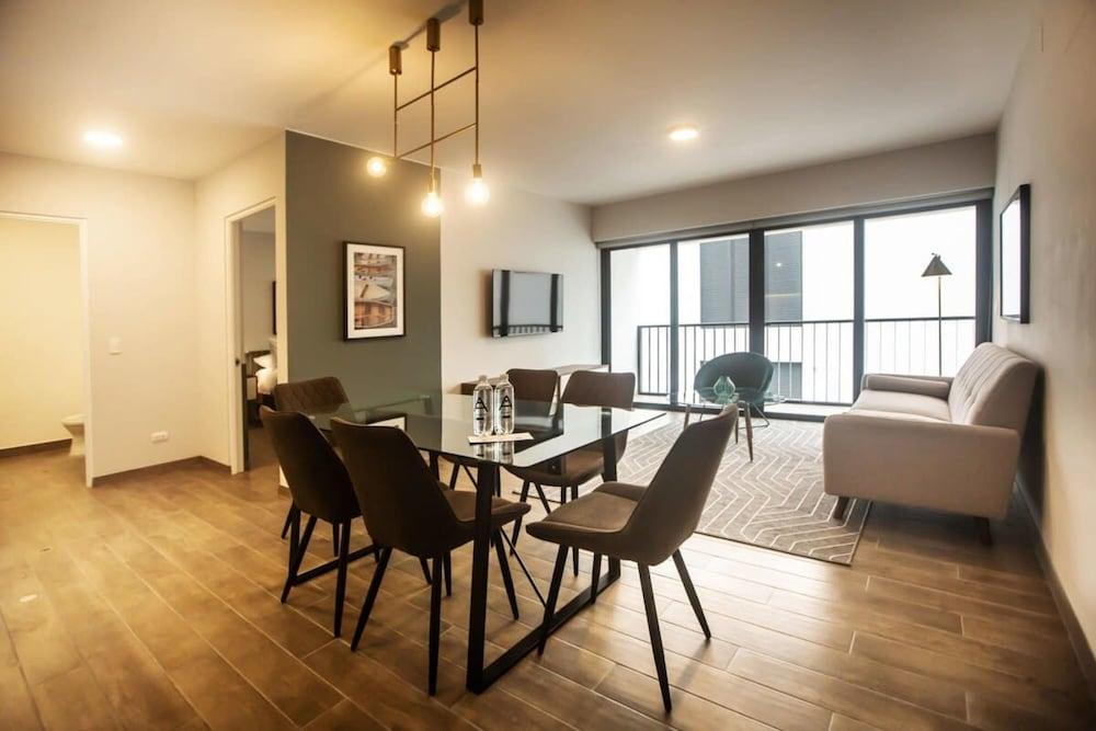 ولديوبسكيل بد رو إون ميرافلوريز غرفة