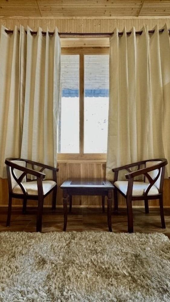 Hostay Tirthan Interior