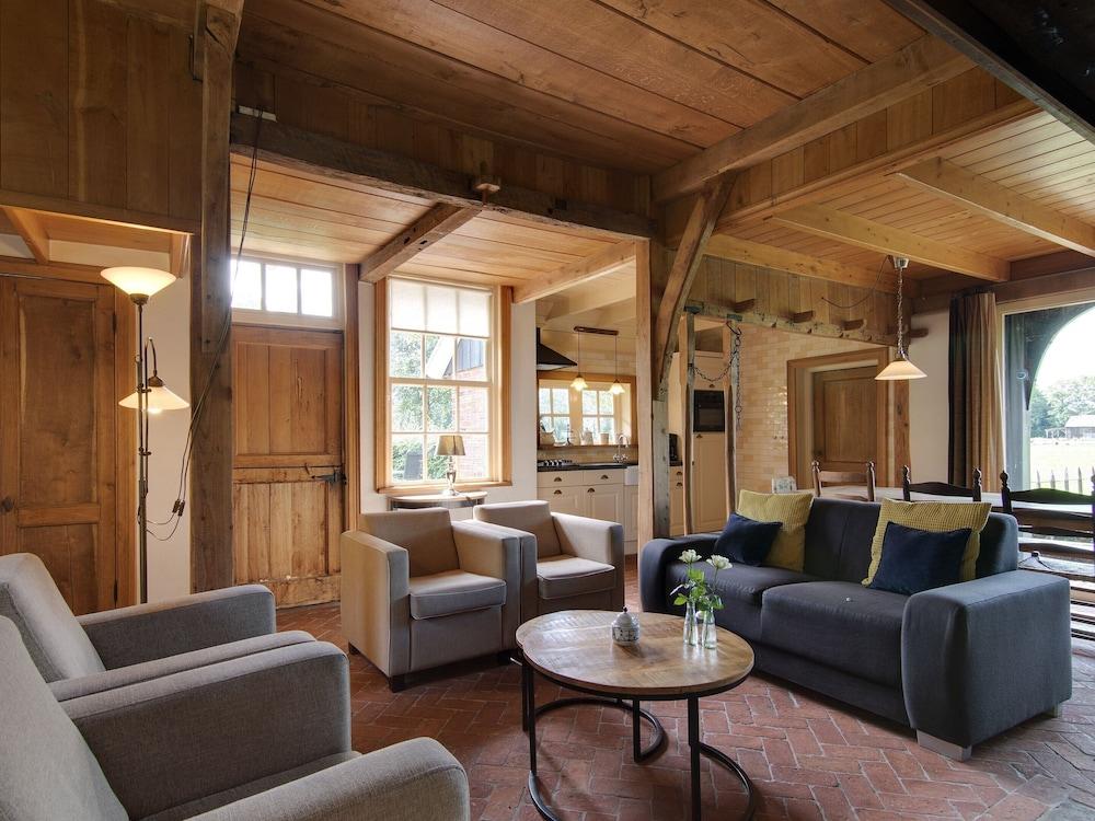 فارم هاوس إن إنسشيدي نير فوريست