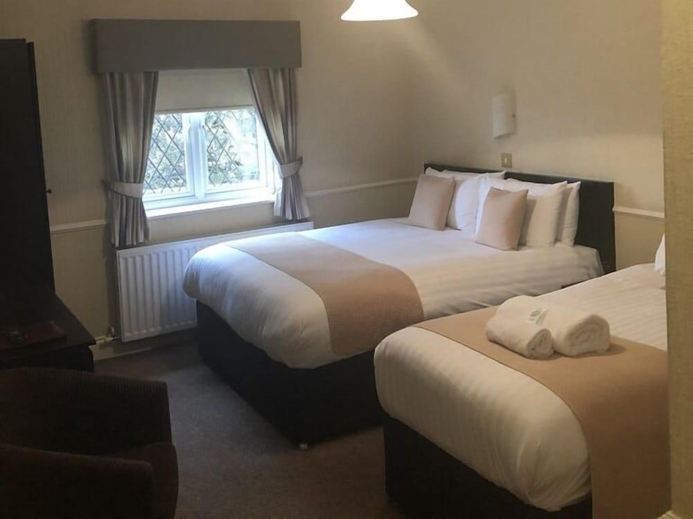 The Bowes Incline Room