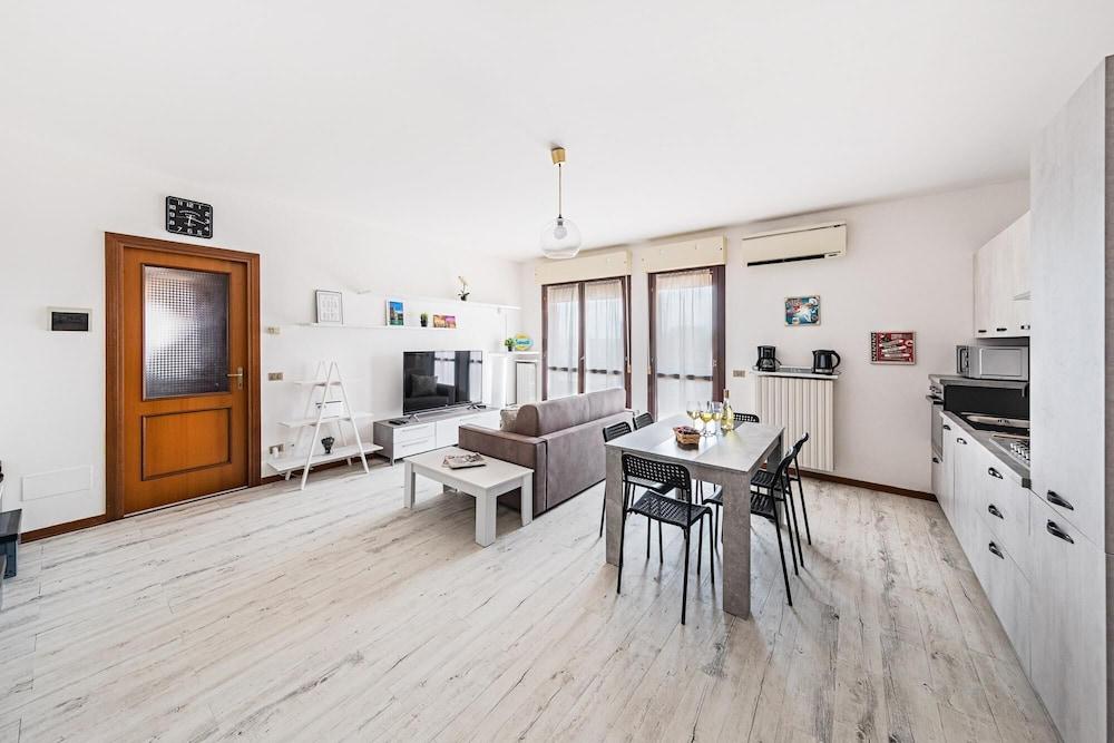 Le Primule F6 con Piscina by Wonderful Italy Room