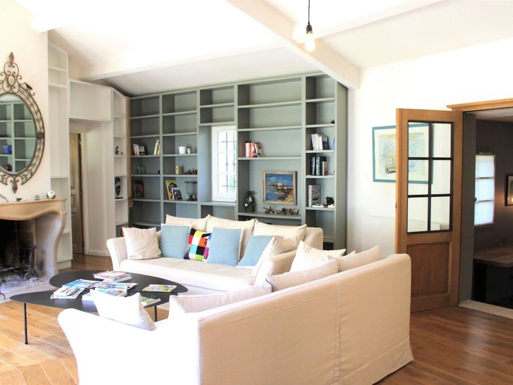 Holiday Home in Tourtour With Private Pool Featured Image