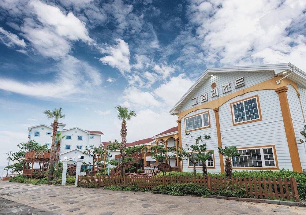 Grim Resort Exterior