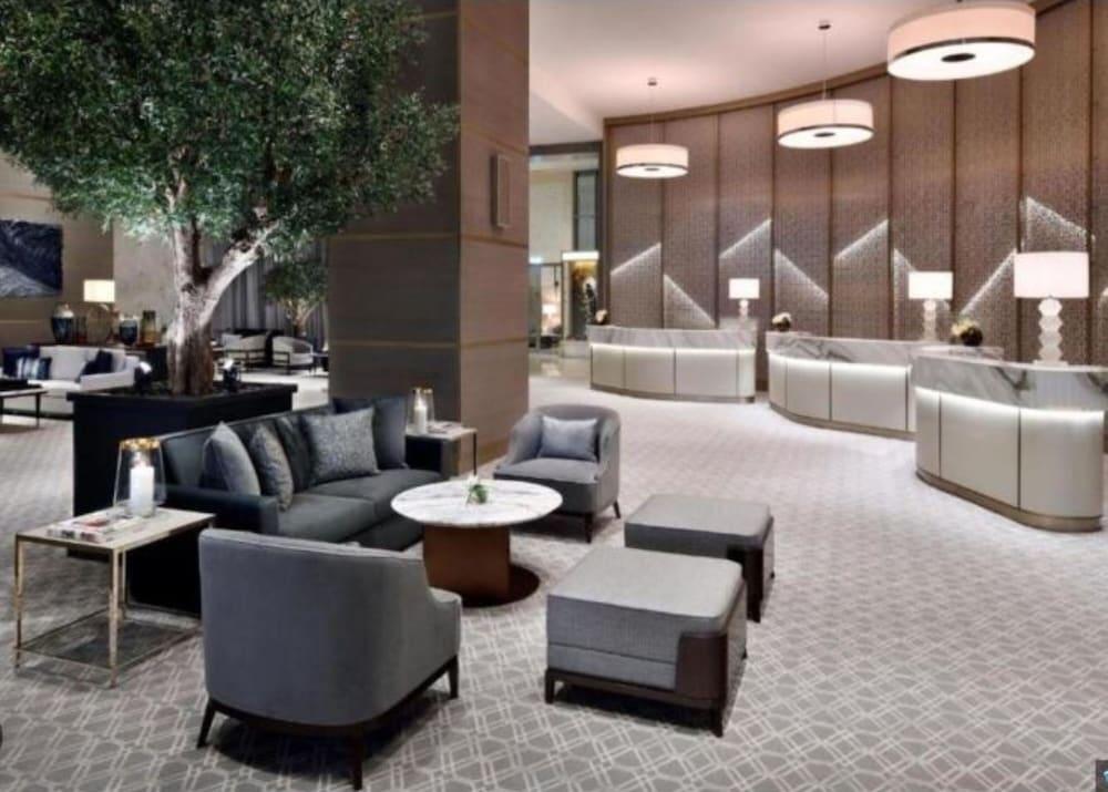 Lux 1BR Apt in Dubai Mall Residences Interior