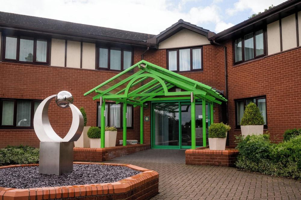 هوليداي إن اي 5 تشيستر ويست باي آيتش جي