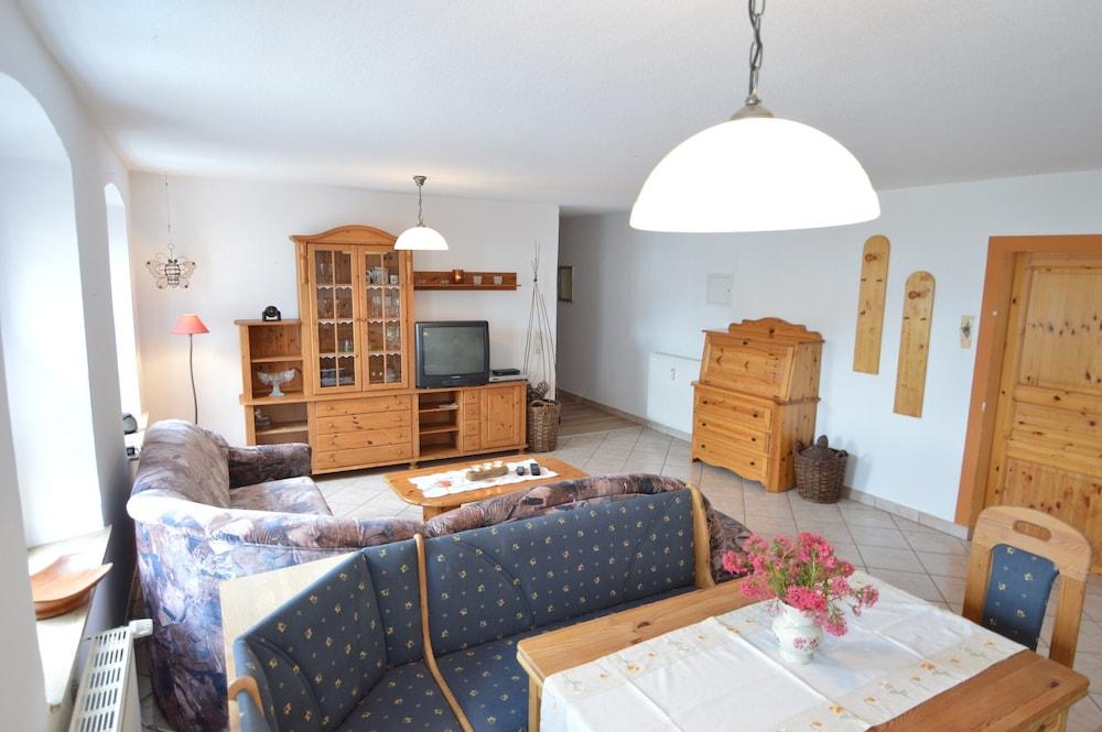 هوليداي هوم إن مورستشيد ريدنبيرج ويذ بالكوني