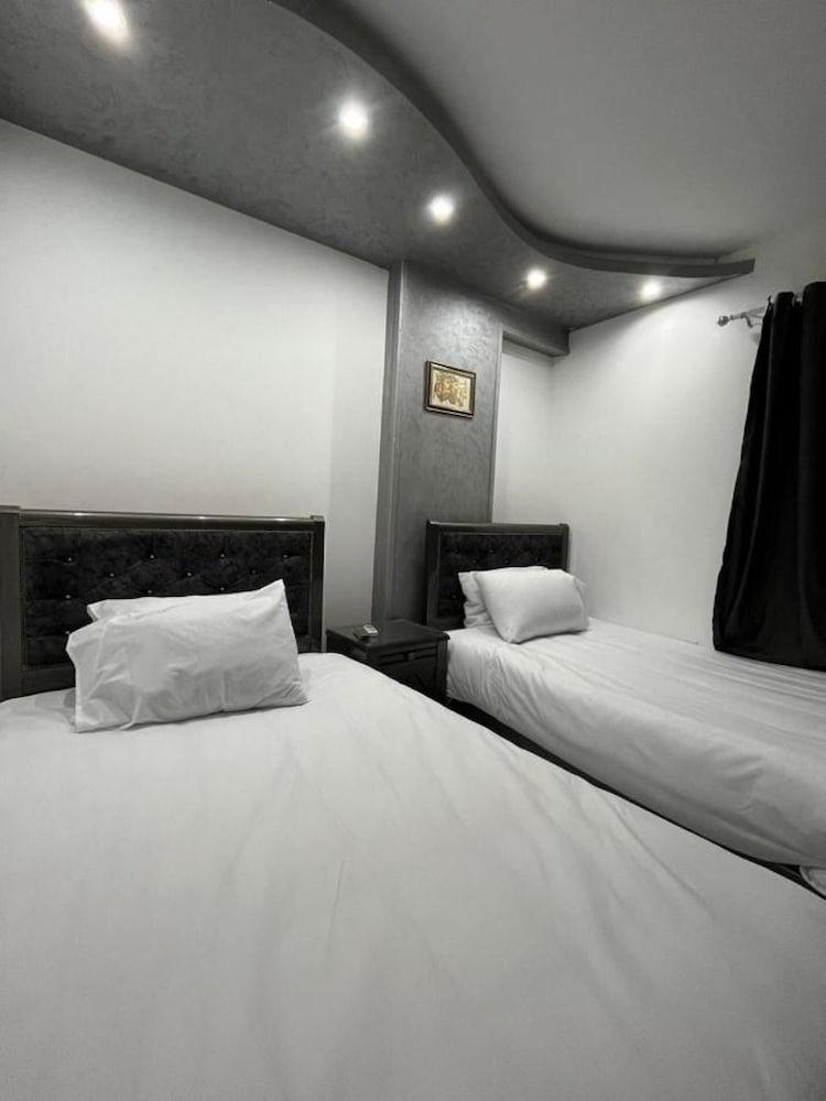 Heaven Pyramids View Apartment Room