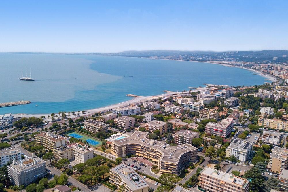 بيري آند فاكانسيس ريزيدانس هليوتيل مارين منظر من الجو