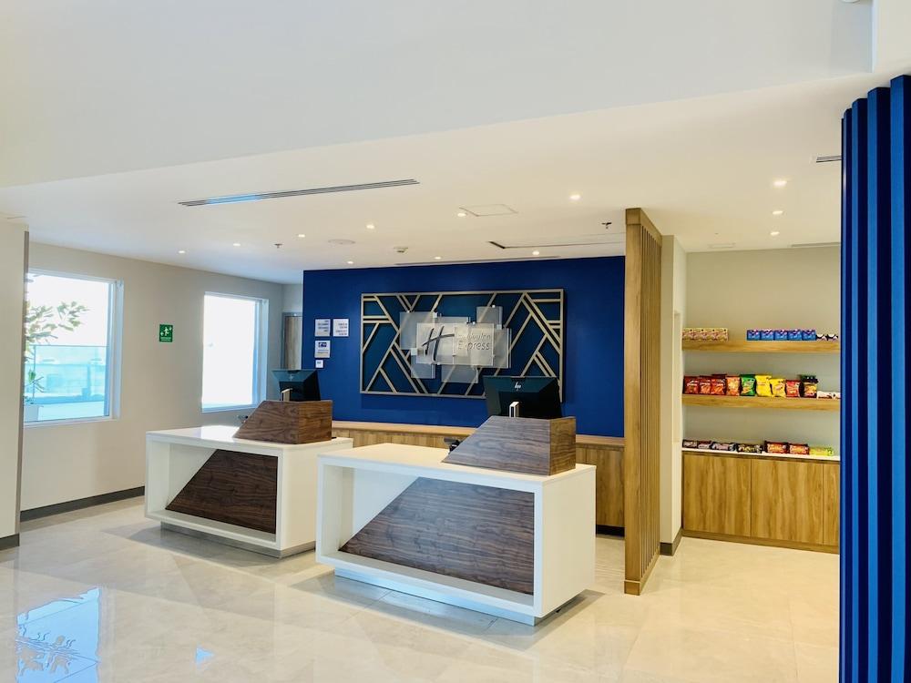 هوليداي إن إكسبرس  وادايلجا ج ريا ٓالاراتا ٓو ن يايتت ب باي آيتش جي المنطقة الخارجية